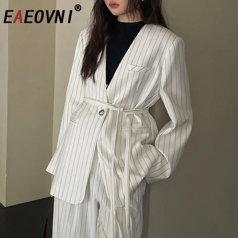 EAEOVNI Striped Women Fashion Suit Blazer V Neck Button Lace-up Waist Outerwear Jacket Office Lady 2025 New Clothing 1A773
EAEOVNI Striped Women Fashion Suit Blazer V Neck Button Lace-up Waist Outerwear Jacket Office Lady 2025 New Clothing 1A773