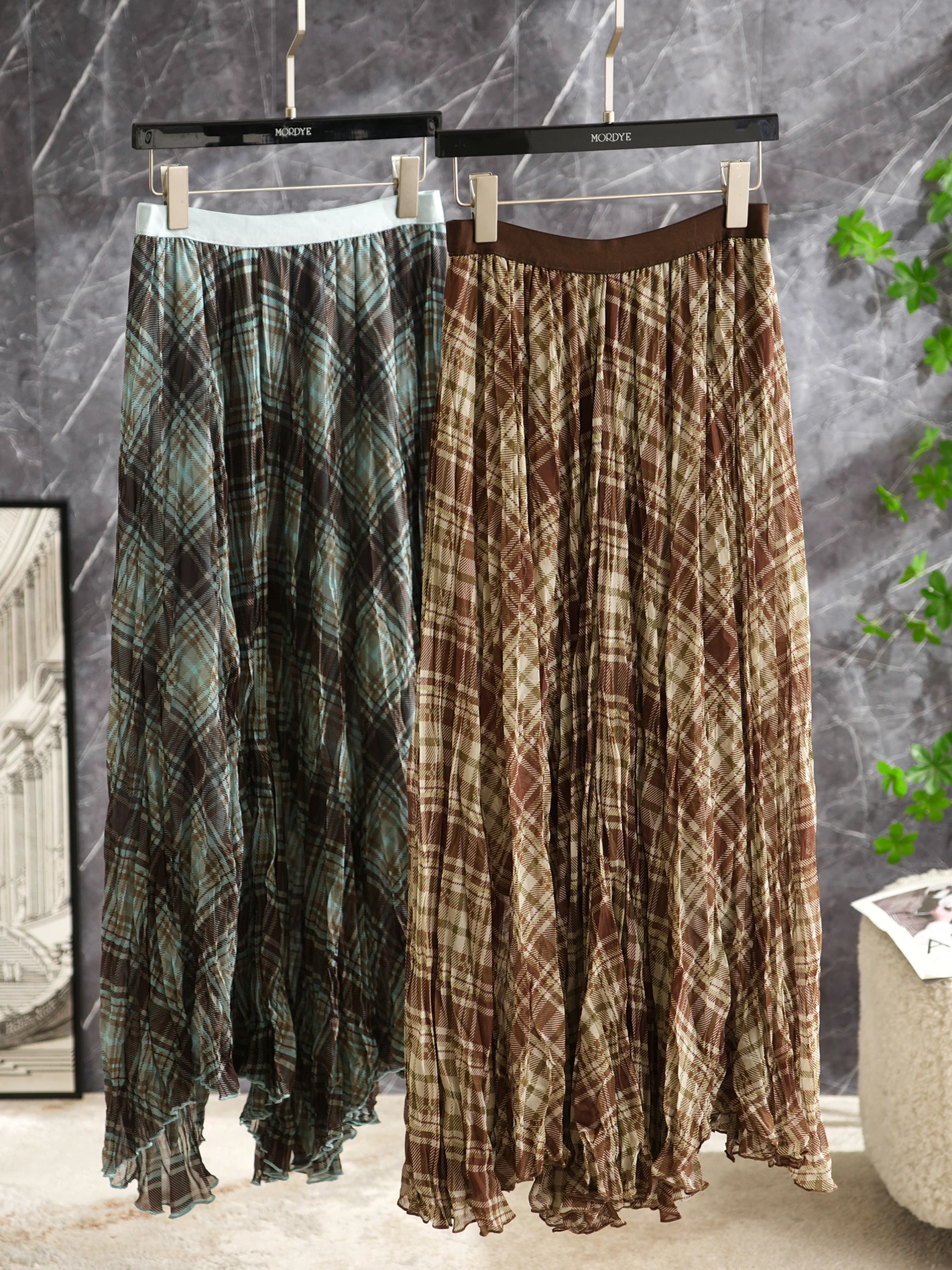Attention-Grabbing Rose Print Silk Half Skirt 100% Silk Vibrant Stripe Asymmetrical Floral Pattern High Waist A-Line...
Attention-Grabbing Rose Print Silk Half Skirt 100% Silk Vibrant Stripe Asymmetrical Floral Pattern High Waist A-Line...
