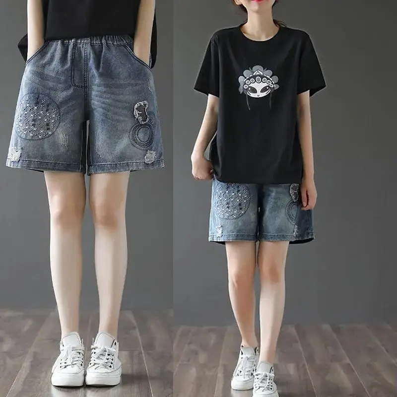 Summer new elastic waisted denim shorts women's casual loose fit ripped hole embroidered patchwork thin wide leg shorts
Summer new elastic waisted denim shorts women's casual loose fit ripped hole embroidered patchwork thin wide leg shorts