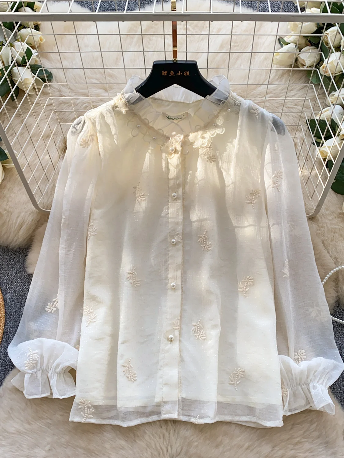 Elegant Embroidered Thin Sun Protection Shirt Women's Single Button Stand Collar Long Sleeve Polyester Fiber Light Luxury Style
Elegant Embroidered Thin Sun Protection Shirt Women's Single Button Stand Collar Long Sleeve Polyester Fiber Light Luxury Style