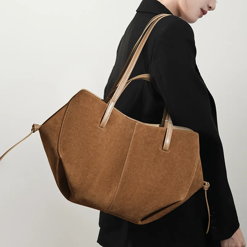 2025 New Women's Suede Leather Tote Bag Large Capacity Underarm Shoulder Bag for Commuting Luxury Daily Carry Dumpling Handbag
2025 New Women's Suede Leather Tote Bag Large Capacity Underarm Shoulder Bag for Commuting Luxury Daily Carry Dumpling Handbag