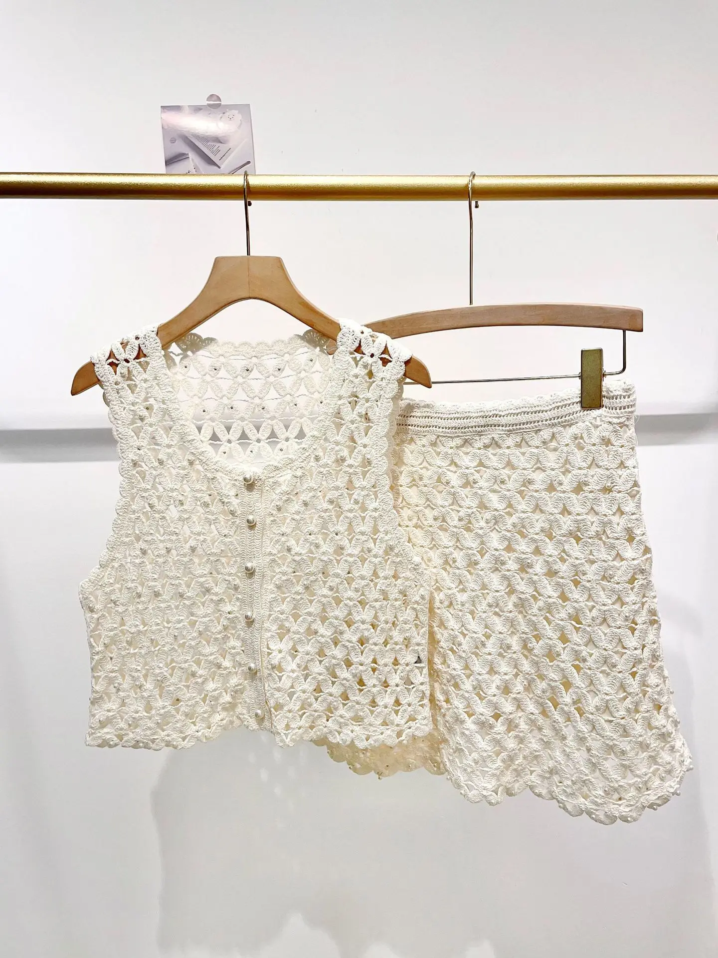 Spring/Summer Women Hollow Crochet O-Neck Pearl Beaded Solid Set Sleeveless Slim Top + High Waist A-Line Elegant Fashion Skirt
Spring/Summer Women Hollow Crochet O-Neck Pearl Beaded Solid Set Sleeveless Slim Top + High Waist A-Line Elegant Fashion Skirt