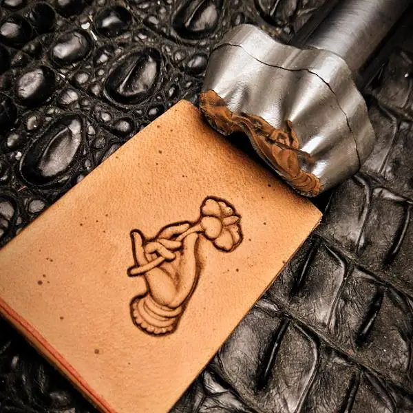 Buddhism cloud hand series vegetable tanned leather hand-knocking mold hand-made leather embossing mold tool
Buddhism cloud hand series vegetable tanned leather hand-knocking mold hand-made leather embossing mold tool