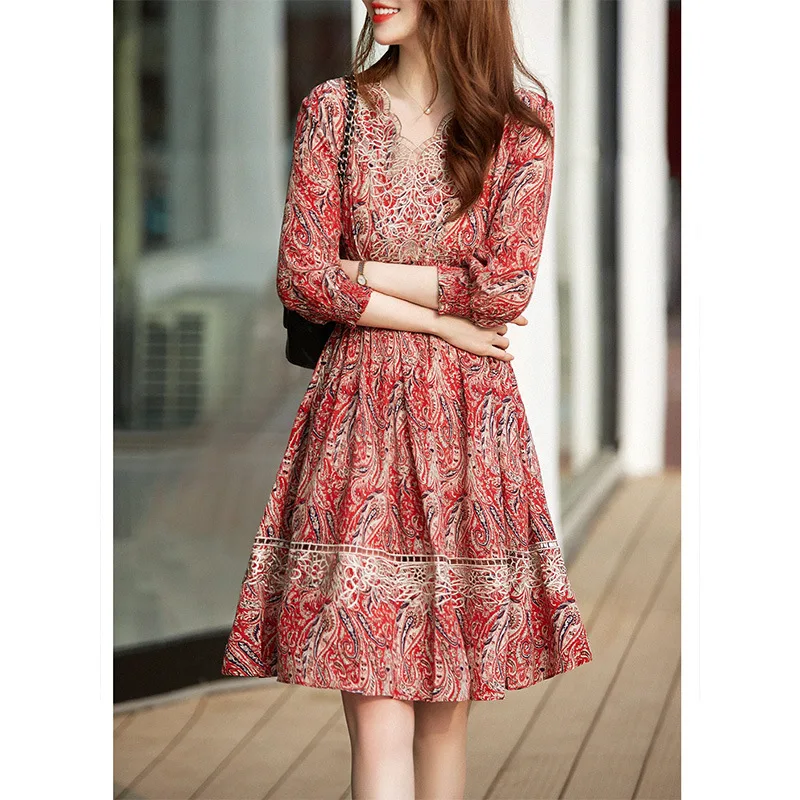 Vintage Hollow Out V-neck Print French Silk Dress High-end Heavy Mulberry Silk 2024 Women's Bohemian Pattern Summer Black Dress
Vintage Hollow Out V-neck Print French Silk Dress High-end Heavy Mulberry Silk 2024 Women's Bohemian Pattern Summer Black Dress
