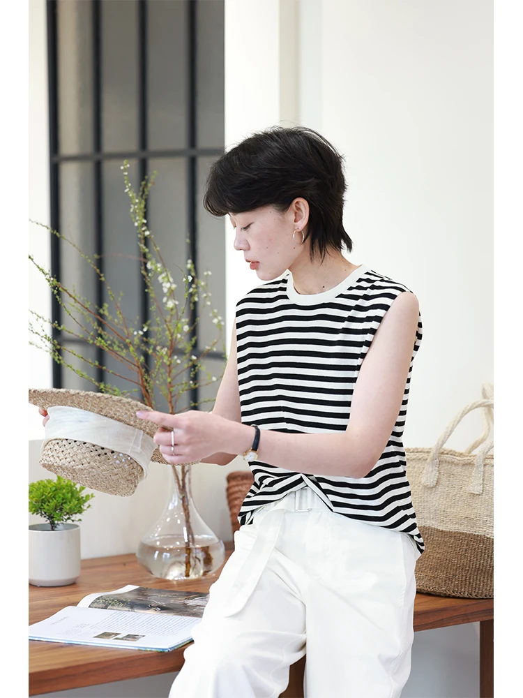 Классический универсальный вязаный жилет из шелка и хлопка с черно-белыми полосками, женский, новый, весна-лето, топ
Классический универсальный вязаный жилет из шелка и хлопка с черно-белыми полосками, женский, новый, весна-лето, топ