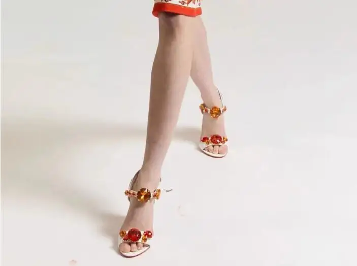 Bohemian Style Red Purple Blue Print Floral Crystal Rhinestone Square Heels Sandals Summer Women Diamond Buckle Strap Sandals
Bohemian Style Red Purple Blue Print Floral Crystal Rhinestone Square Heels Sandals Summer Women Diamond Buckle Strap Sandals