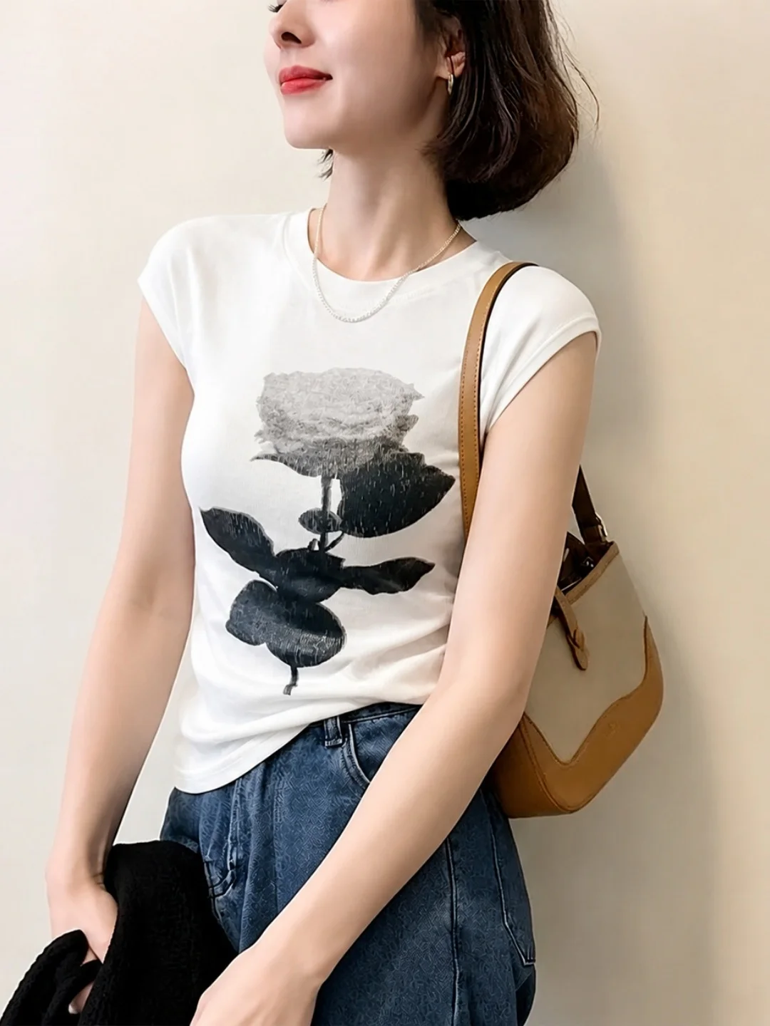 Slim Fit round Neck Short Sleeve T-Shirt Women's Elegant Fashionable Printed Top Commute Style Korean Version Summer 2026
Slim Fit round Neck Short Sleeve T-Shirt Women's Elegant Fashionable Printed Top Commute Style Korean Version Summer 2026