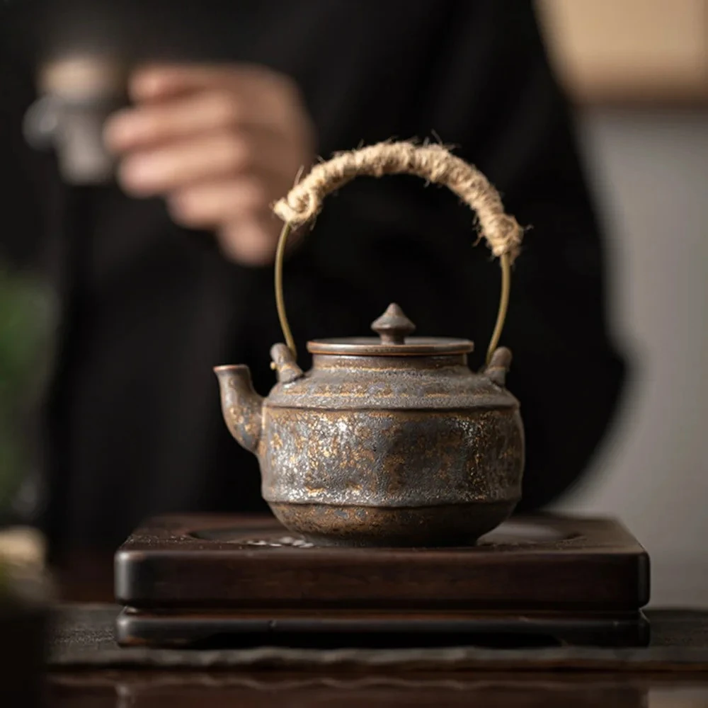 Japanese Kiln Change Gilded Iron Glaze Teapot Boutique Lifting Beam Pot Household Tea Maker Kettle Kung Fu Tea Teaware Ornaments
Japanese Kiln Change Gilded Iron Glaze Teapot Boutique Lifting Beam Pot Household Tea Maker Kettle Kung Fu Tea Teaware Ornaments