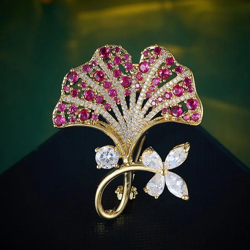 French High-End Vintage Ruby Ginkgo Leaf Full Zircon Brooch Elegant Versatile Autumn Winter Coat Exquisite Pin
French High-End Vintage Ruby Ginkgo Leaf Full Zircon Brooch Elegant Versatile Autumn Winter Coat Exquisite Pin