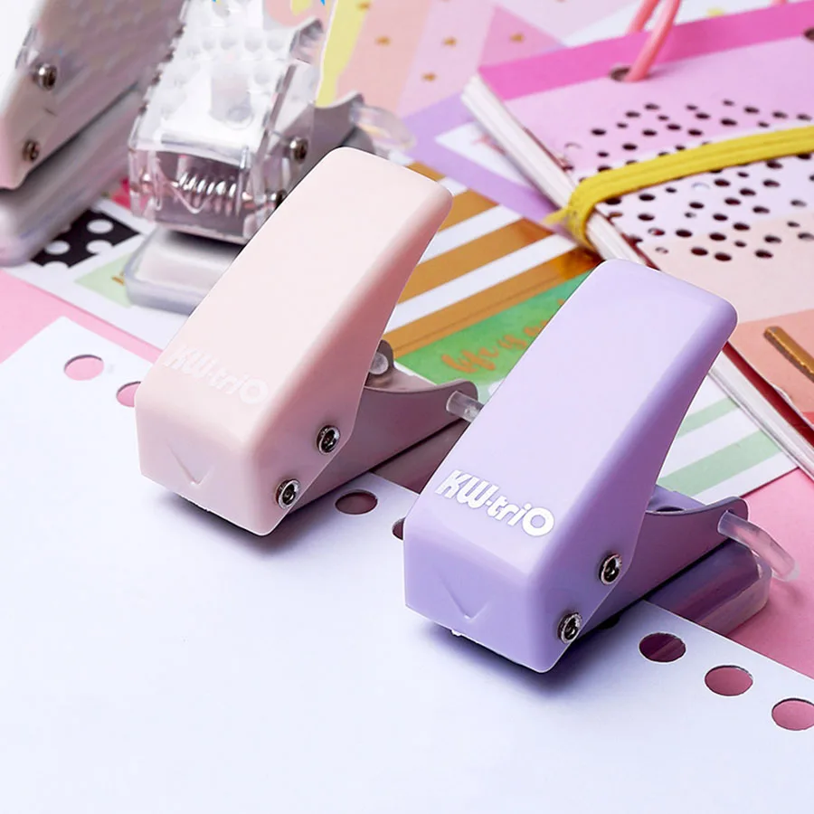 1pc Mini Hole Puncher With Round Hole Punch, Single Hole, Cute Style, For Binding A4 Paper, Card, Notebook, Small Manual Eyelet
1pc Mini Hole Puncher With Round Hole Punch, Single Hole, Cute Style, For Binding A4 Paper, Card, Notebook, Small Manual Eyelet