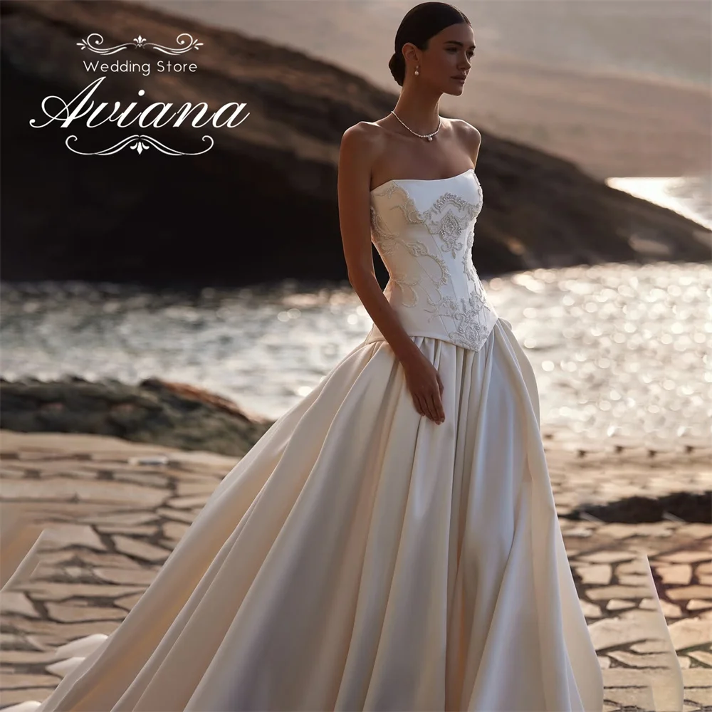 Aviana Customized Wedding Dress Women Elegant Strapless Embroidered Lace Up Back Satin Long Train Fitted Bridal Gown Embroidery
Aviana Customized Wedding Dress Women Elegant Strapless Embroidered Lace Up Back Satin Long Train Fitted Bridal Gown Embroidery