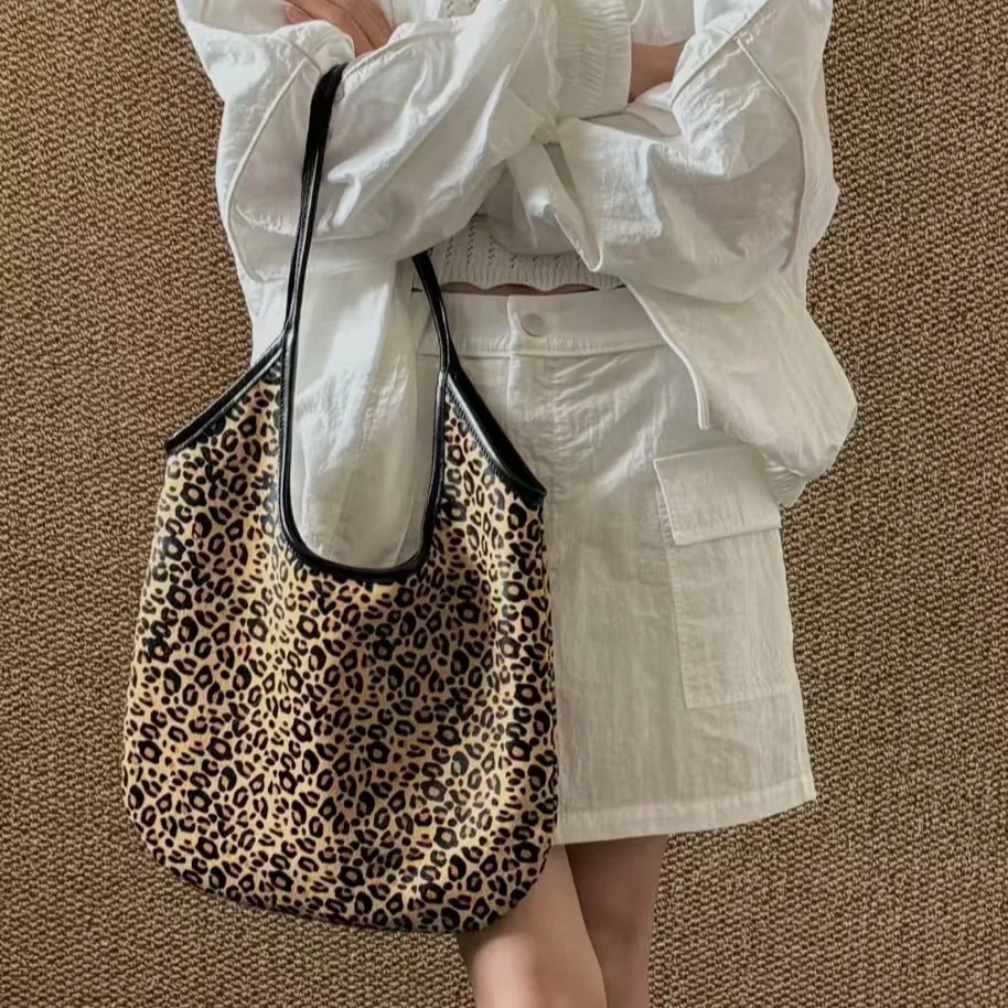 Genuine leather horse-haired leopard print tote bag 2025 new luxury design women head layer cowhide vintage handbag shoulder bag
Genuine leather horse-haired leopard print tote bag 2025 new luxury design women head layer cowhide vintage handbag shoulder bag