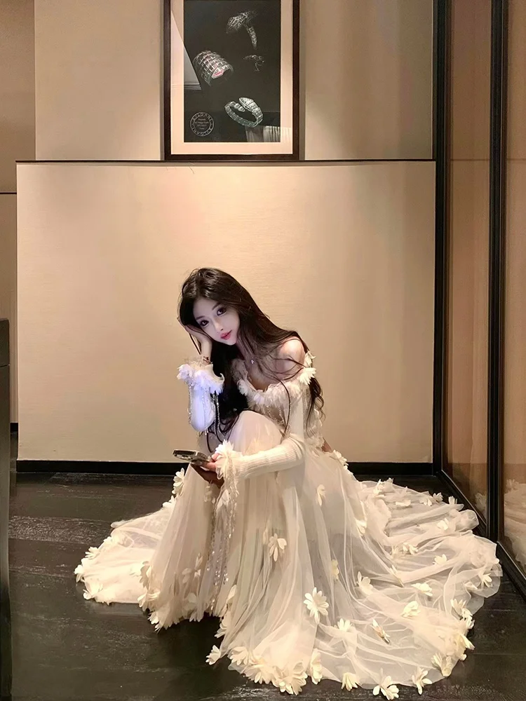 Elegant Lace Outfit Women's One Shoulder Top with 3D Flower Skirt Two Piece Set Princess Style Long Sleeve Autumn Fashion
Elegant Lace Outfit Women's One Shoulder Top with 3D Flower Skirt Two Piece Set Princess Style Long Sleeve Autumn Fashion