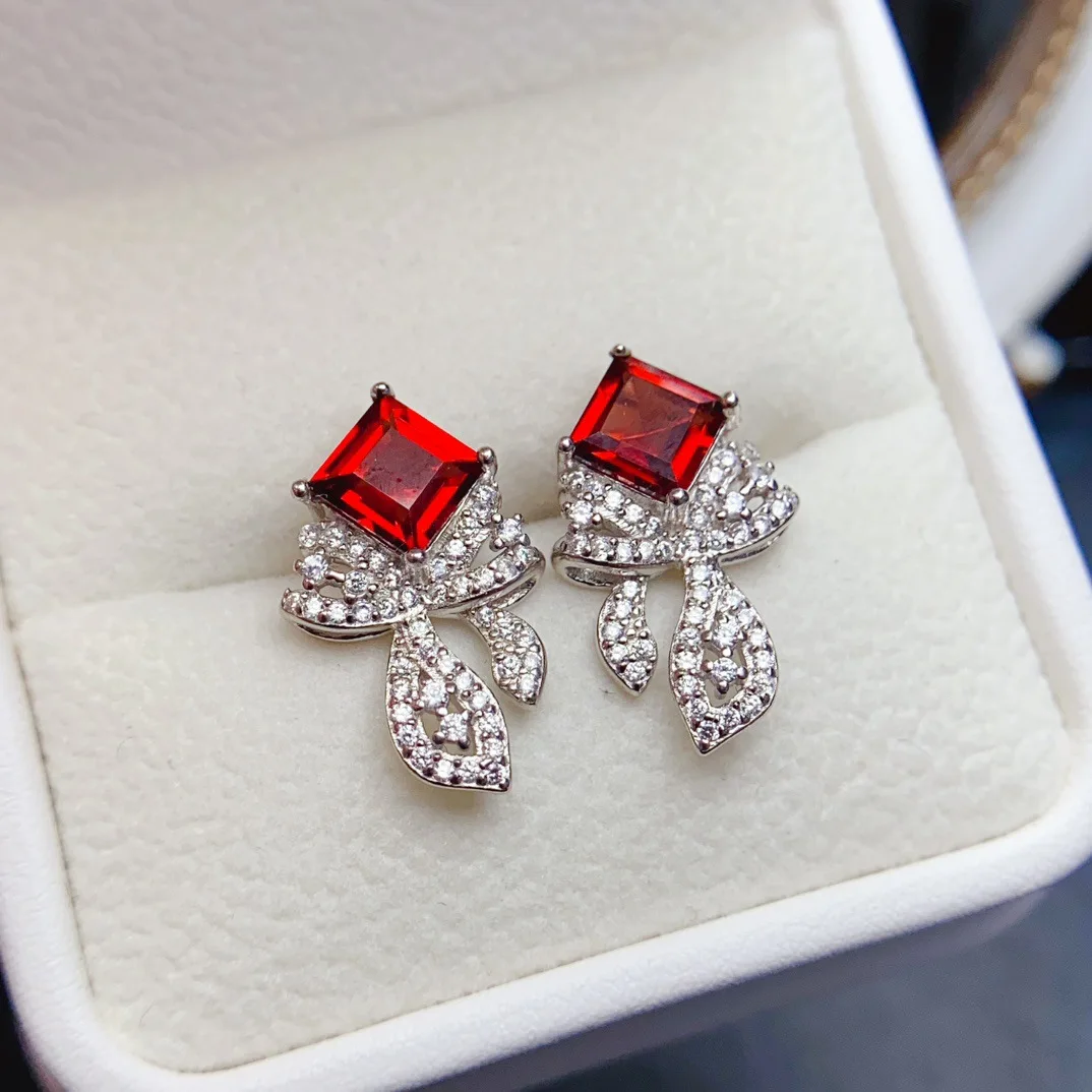 Серьги из натурального рубина и сапфира 4*5 мм, серебряные шпильки с драгоценными камнями S925, красочные ювелирные изделия в подарок для женщин
Серьги из натурального рубина и сапфира 4*5 мм, серебряные шпильки с драгоценными камнями S925, красочные ювелирные изделия в подарок для женщин