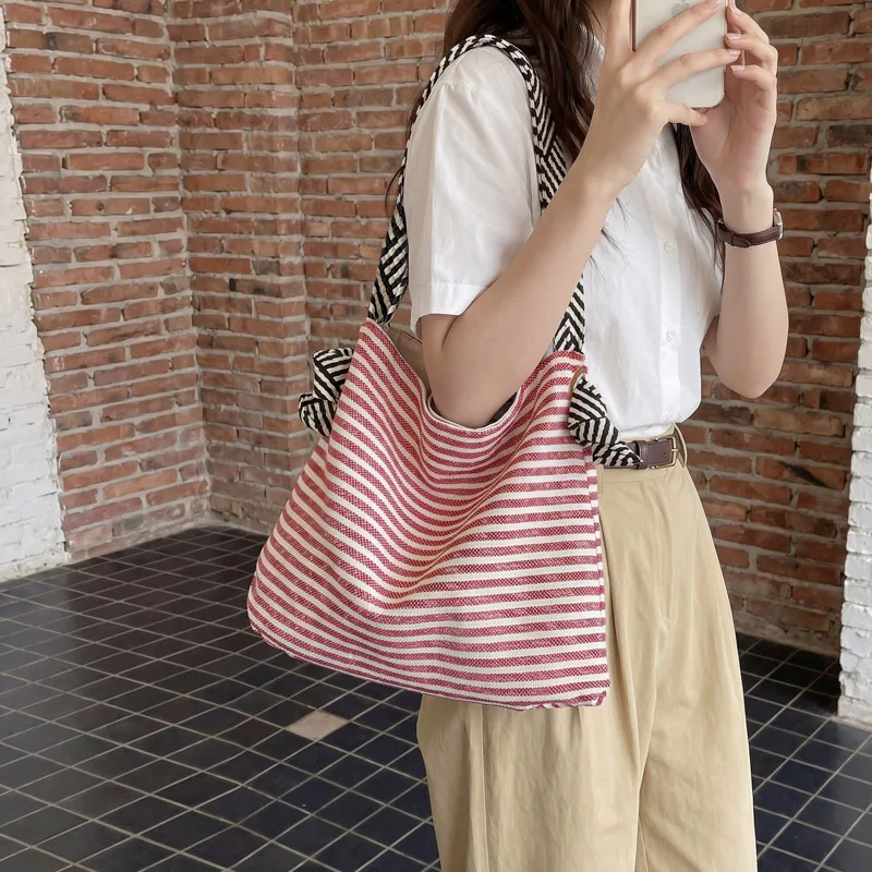 Summer Striped Shoulder Bag for Women 2026 Contrasting Color Female Student Tote Bag New Canvas Large Capacity Travel Handbag
Summer Striped Shoulder Bag for Women 2026 Contrasting Color Female Student Tote Bag New Canvas Large Capacity Travel Handbag