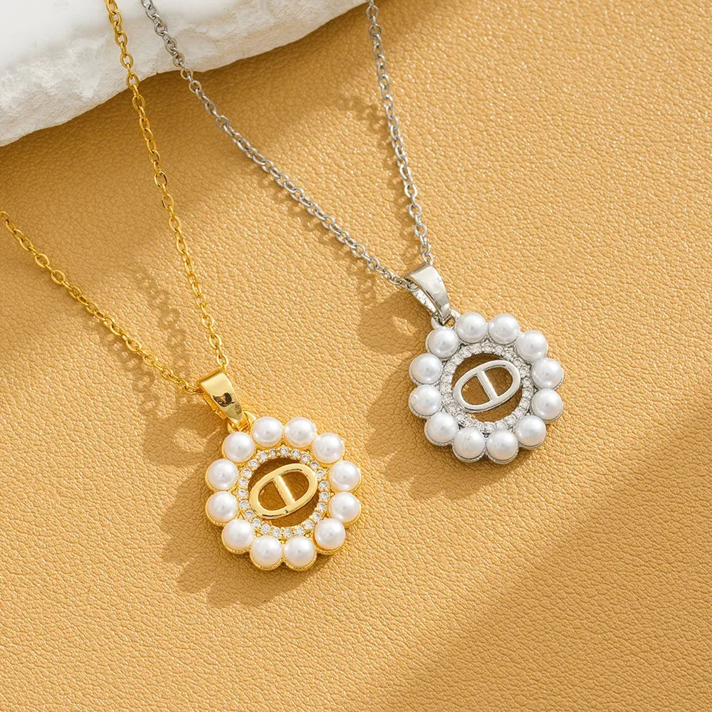 Niche design, high-end collarbone chain, retro gold rice bead CD flower necklace for ladies
Niche design, high-end collarbone chain, retro gold rice bead CD flower necklace for ladies