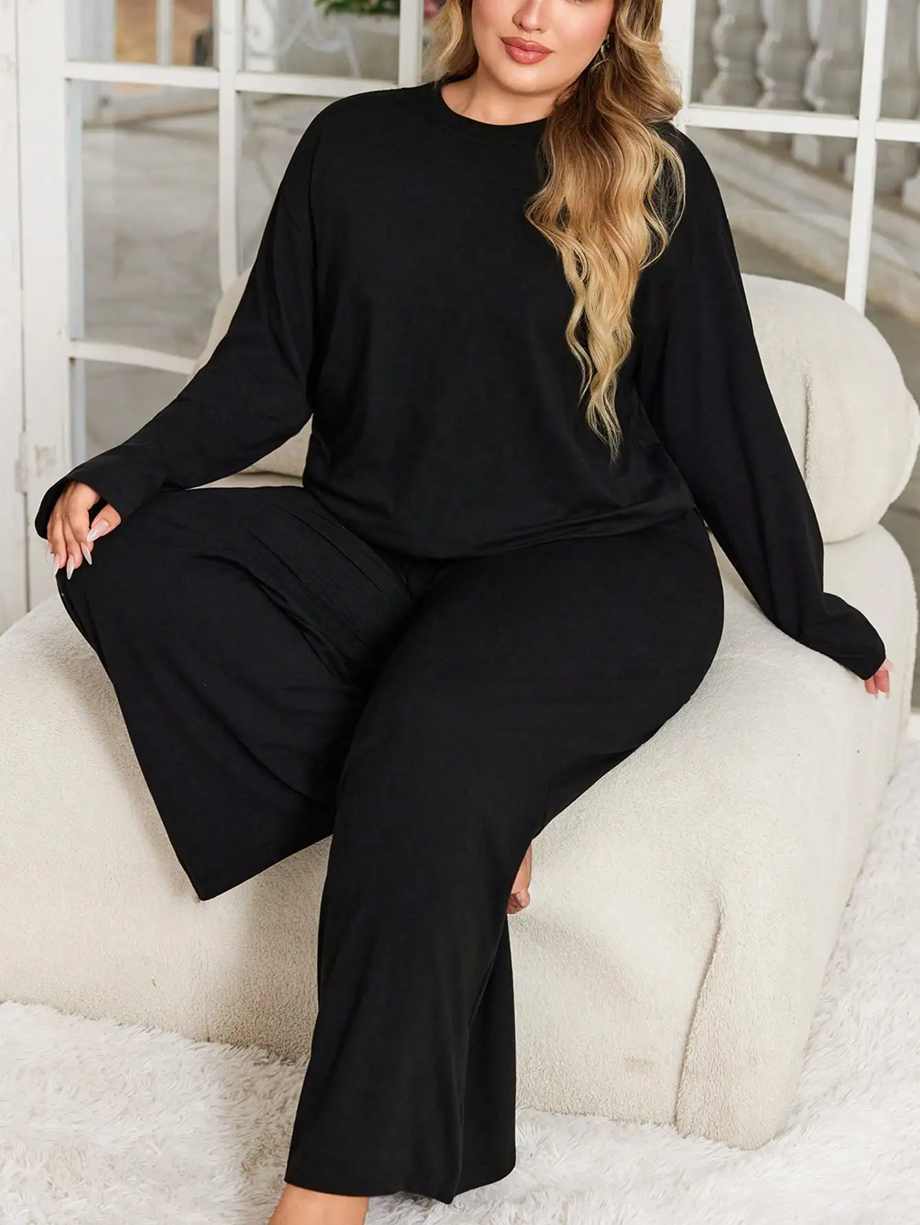 Комплект для отдыха из 2 предметов для женщин больших размеров: топ с длинным рукавом и брюки с широкими штанинами
Комплект для отдыха из 2 предметов для женщин больших размеров: топ с длинным рукавом и брюки с широкими штанинами