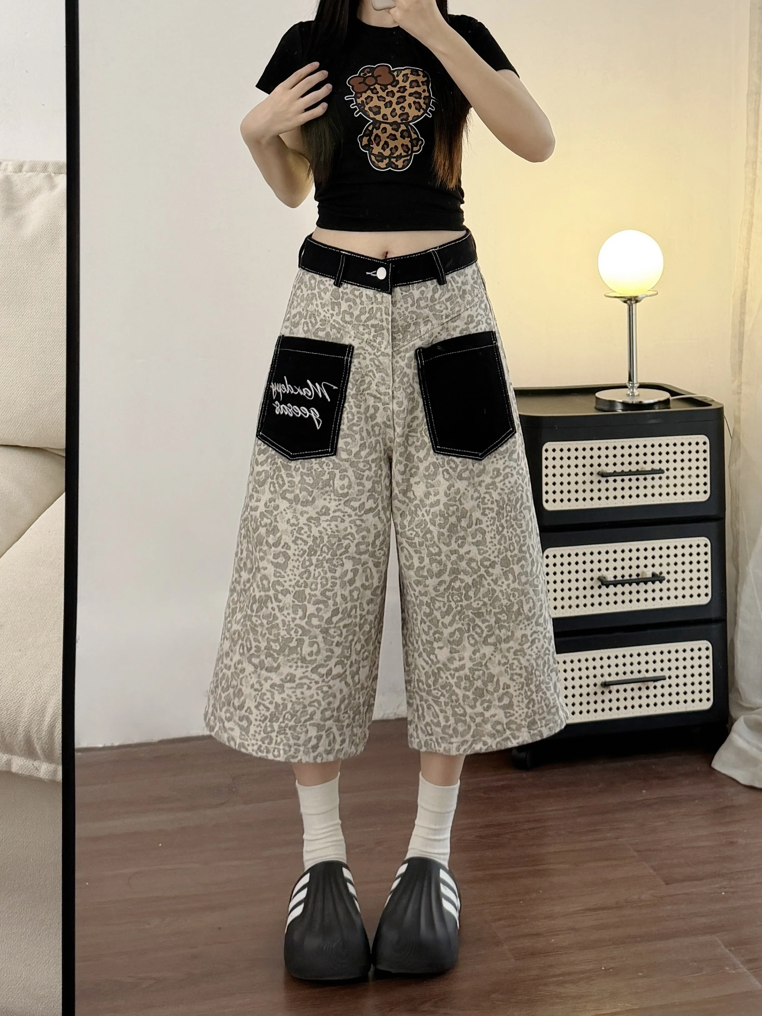 Street Style Leopard Print Denim Shorts Women's Loose Wide Leg Mid-Length Pockets Trousers American Style High Waist Jeans
Street Style Leopard Print Denim Shorts Women's Loose Wide Leg Mid-Length Pockets Trousers American Style High Waist Jeans