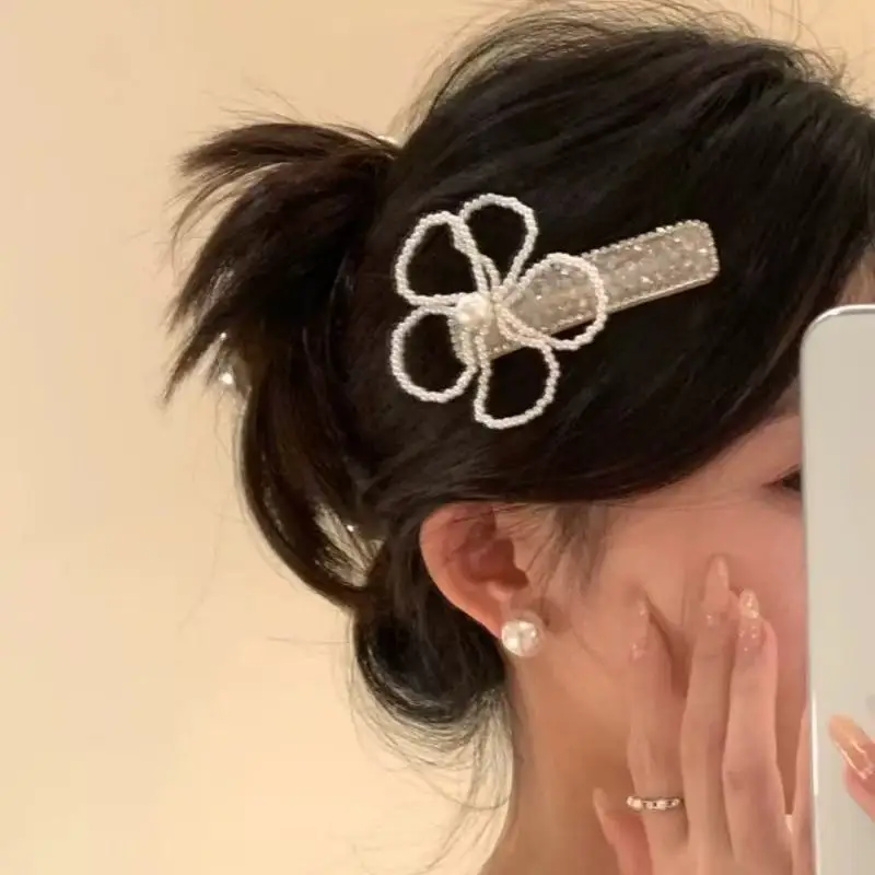 Sweet Pearl Flower Hair Clip Forefront Bangs Clip for Women Girls BB Clips Korean Delicate Hair Accessories for Spring Summer
Sweet Pearl Flower Hair Clip Forefront Bangs Clip for Women Girls BB Clips Korean Delicate Hair Accessories for Spring Summer