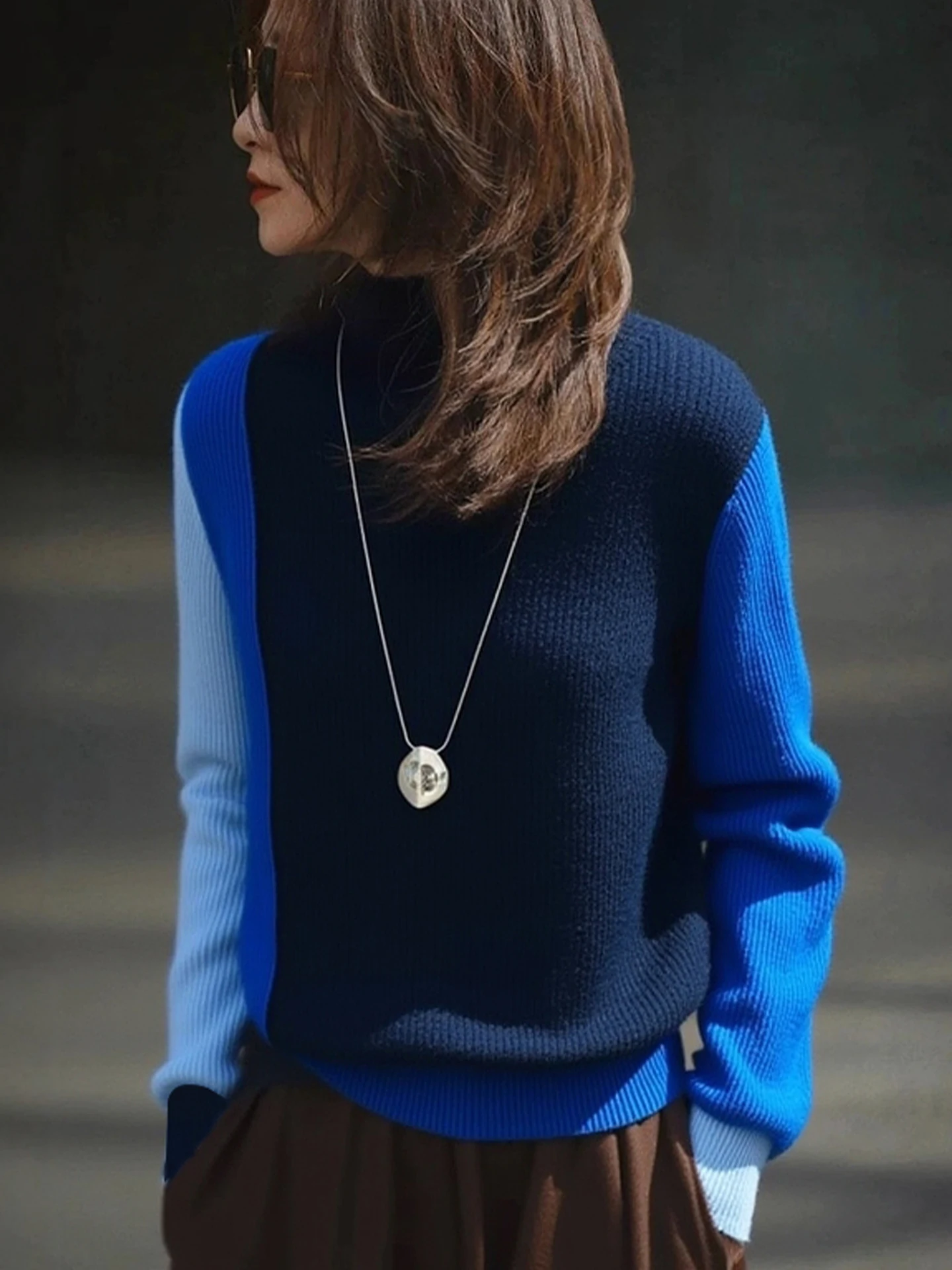 Шикарный женский свитер с контрастными цветами, высоким воротником, теплый, приятный к телу, свободный, с длинными рукавами, зимний, утолщенный, надеваемый через голову
Шикарный женский свитер с контрастными цветами, высоким воротником, теплый, приятный к телу, свободный, с длинными рукавами, зимний, утолщенный, надеваемый через голову