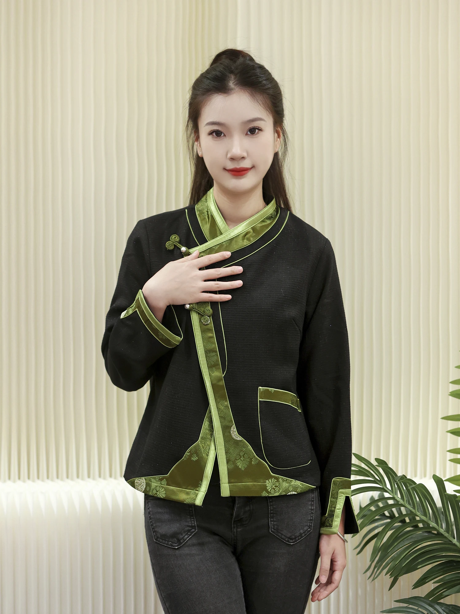 Spring Autumn New Style Short Tibetan Coat Women's Ethnic Version Improved Version Lasu Tibetan Costume Chinese Traditional Top
Spring Autumn New Style Short Tibetan Coat Women's Ethnic Version Improved Version Lasu Tibetan Costume Chinese Traditional Top