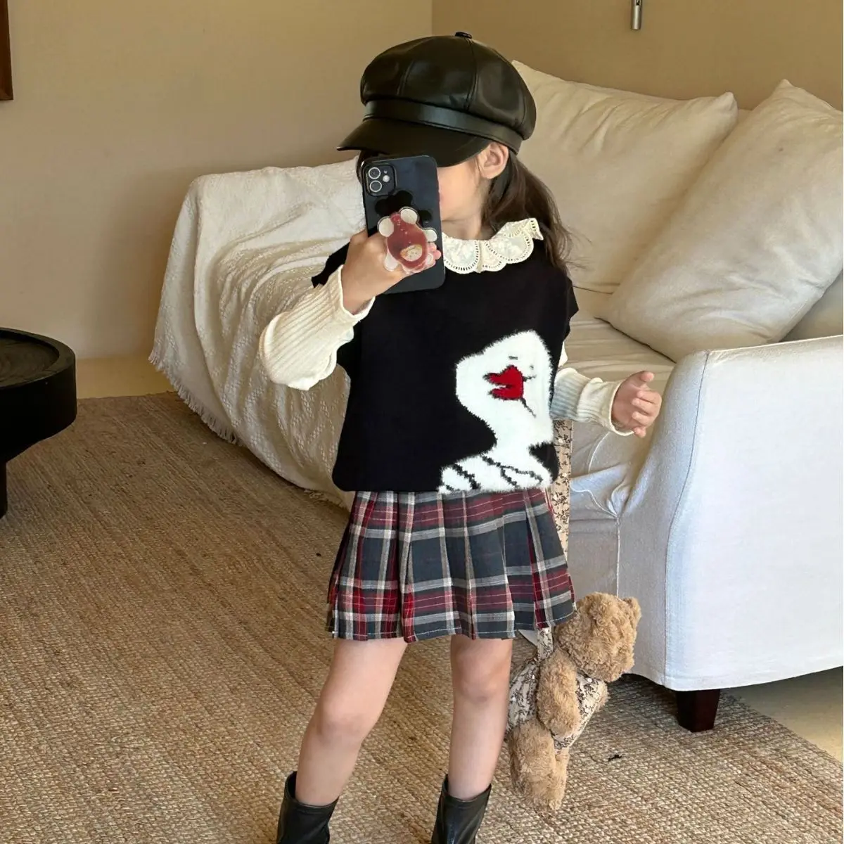 Children Clothing Set 2024 Spring New Fashionable Girls Cartoon Sweater Vest Flower Collar Shirt Plaid Skirt Three-piece Set
Children Clothing Set 2024 Spring New Fashionable Girls Cartoon Sweater Vest Flower Collar Shirt Plaid Skirt Three-piece Set