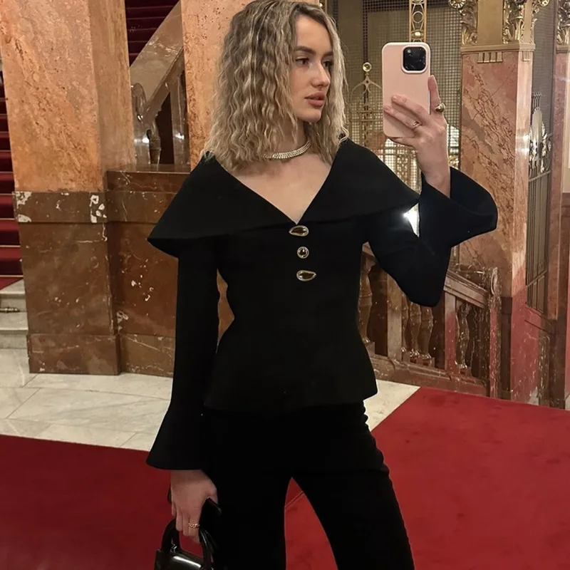 Tuularose Black Vintage Shirt Top Elegant V-Neck Sexy Patchwork Autumn Blouses Top Fashion High Street Party Women's Blouses Top
Tuularose Black Vintage Shirt Top Elegant V-Neck Sexy Patchwork Autumn Blouses Top Fashion High Street Party Women's Blouses Top