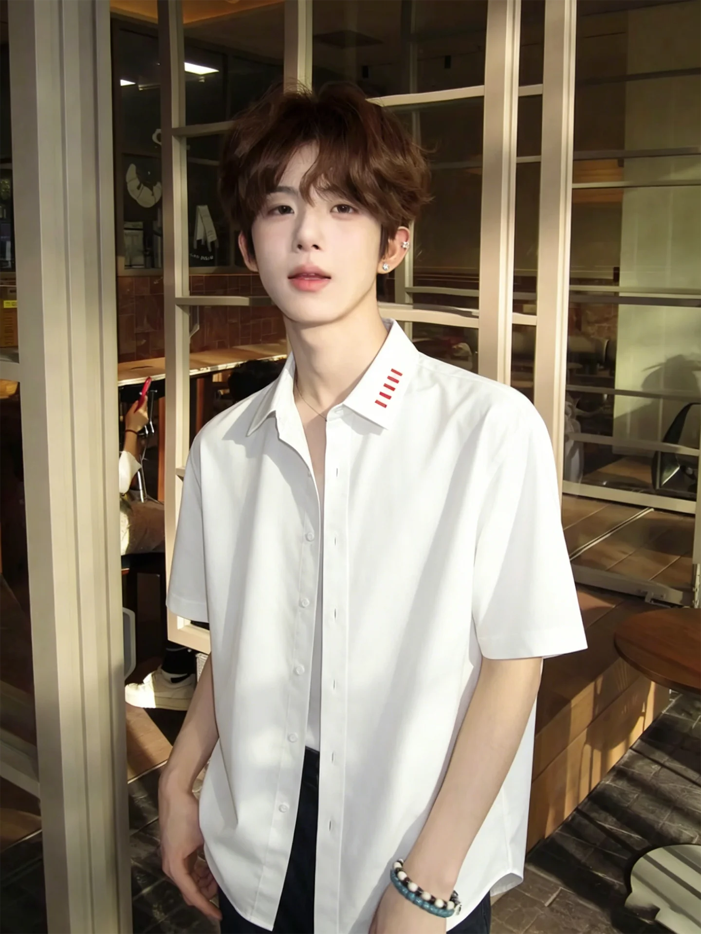 White Embroidered Ice Silk Short Sleeve Men's Shirt Summer Thin Drapey Collar High-End Feeling Handsome Five-Quarter Sleeve
White Embroidered Ice Silk Short Sleeve Men's Shirt Summer Thin Drapey Collar High-End Feeling Handsome Five-Quarter Sleeve