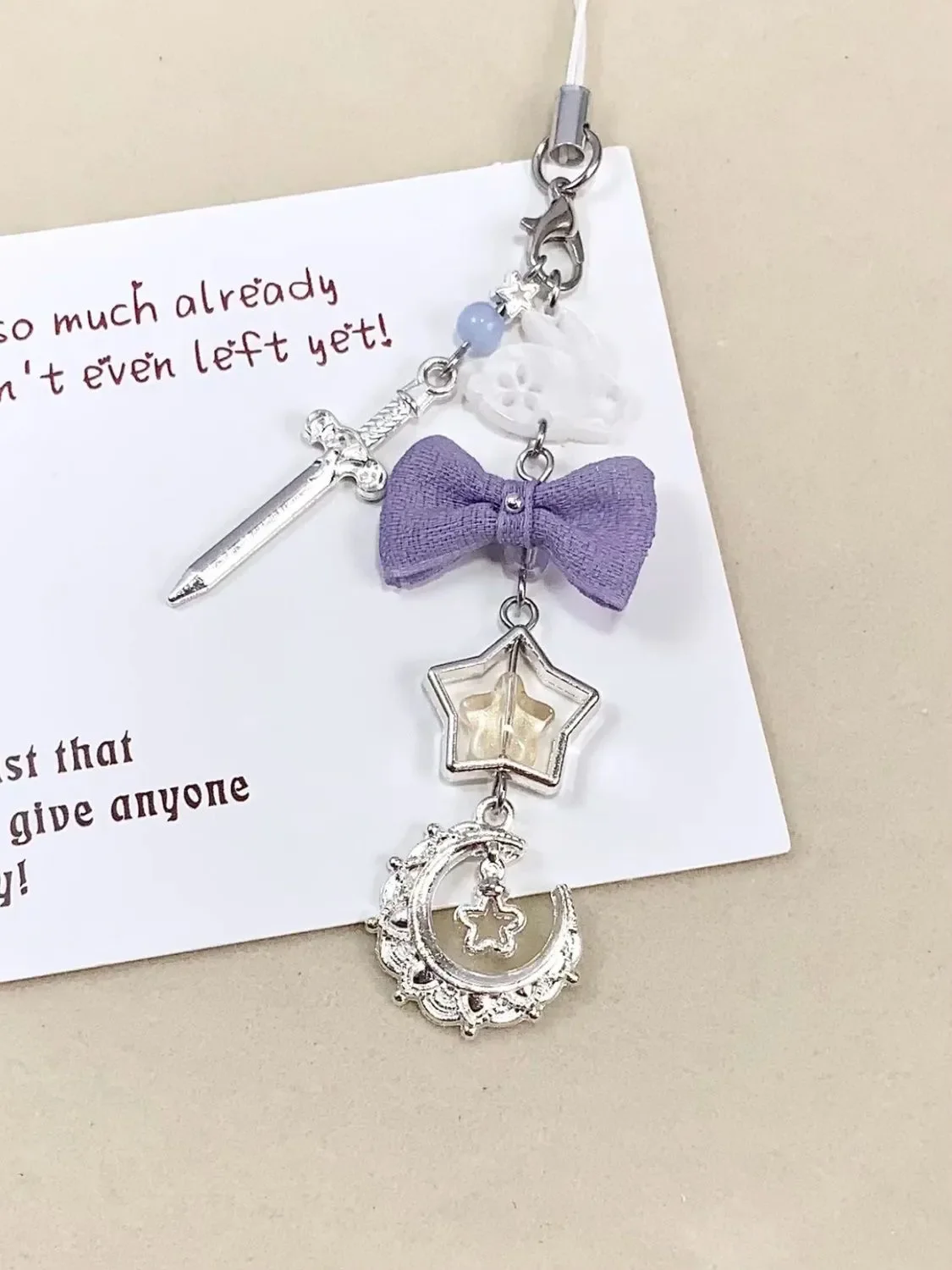 Любовь и Глубокий космос Xavier Косплей Аниме Мультфильм Мобильная цепочка Украшение Ремешок для телефона Аксессуар Талисман Рождественский подарок для фанатов
Любовь и Глубокий космос Xavier Косплей Аниме Мультфильм Мобильная цепочка Украшение Ремешок для телефона Аксессуар Талисман Рождественский подарок для фанатов