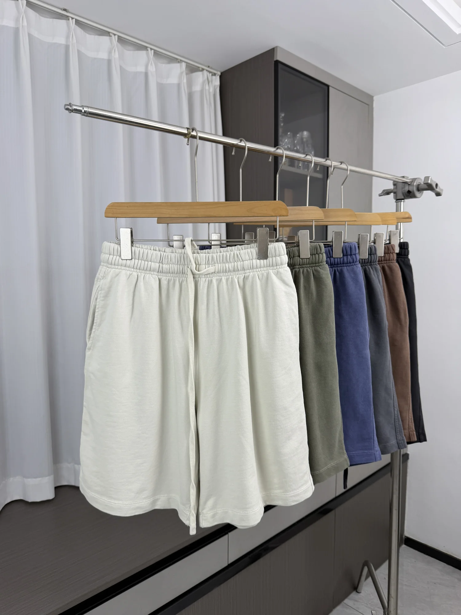 Cool Moisture Wicking Elastic Waist Casual Short Pants Five-Point Shorts Versatile Summer Men's Apparel Breathable Comfortable
Cool Moisture Wicking Elastic Waist Casual Short Pants Five-Point Shorts Versatile Summer Men's Apparel Breathable Comfortable