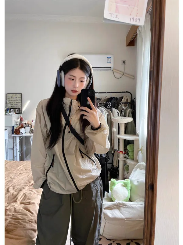 Women's Summer Thin Breathable Loose Fleece Windbreaker Coat with Hat UV Protection Outdoor Casual Style Polyester Fiber
Women's Summer Thin Breathable Loose Fleece Windbreaker Coat with Hat UV Protection Outdoor Casual Style Polyester Fiber