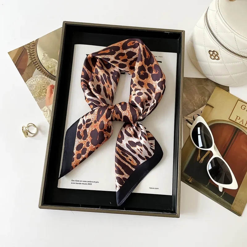 2026 Leopard Print Square Scarf 70 × 70 cm Silk Headscarf Versatile Decorative Commuter Scarf
2026 Leopard Print Square Scarf 70 × 70 cm Silk Headscarf Versatile Decorative Commuter Scarf