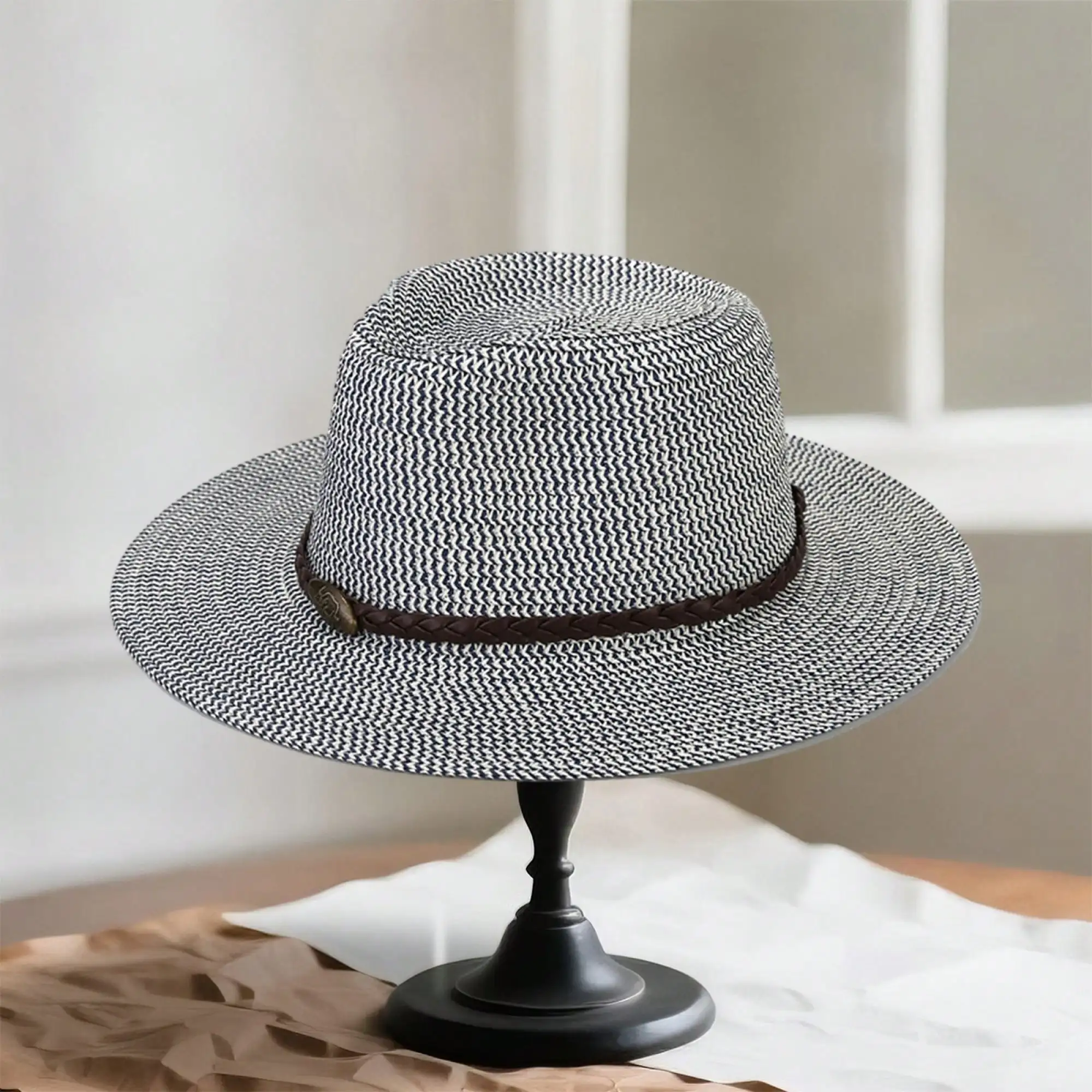 Top Hat for Women and Men, Elegant Vintage Wide Brim Hat, Lightweight Sun Hat for Casual Parties
Top Hat for Women and Men, Elegant Vintage Wide Brim Hat, Lightweight Sun Hat for Casual Parties