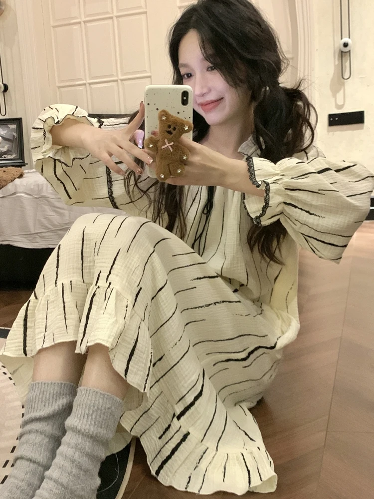 Elegant Striped Long Sleeve Sleep Dress Women's Loose Comfortable Home Clothes Spring Autumn New Style Popular Internet Sleep...
Elegant Striped Long Sleeve Sleep Dress Women's Loose Comfortable Home Clothes Spring Autumn New Style Popular Internet Sleep...