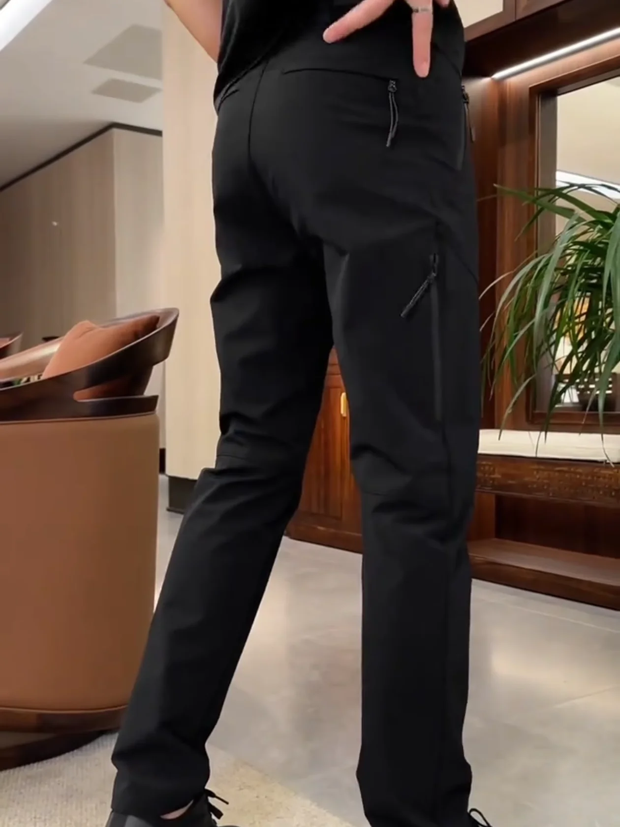 Мужские демисезонные мягкие уличные водонепроницаемые дышащие износостойкие быстросохнущие универсальные повседневные брюки прямого кроя
Мужские демисезонные мягкие уличные водонепроницаемые дышащие износостойкие быстросохнущие универсальные повседневные брюки прямого кроя