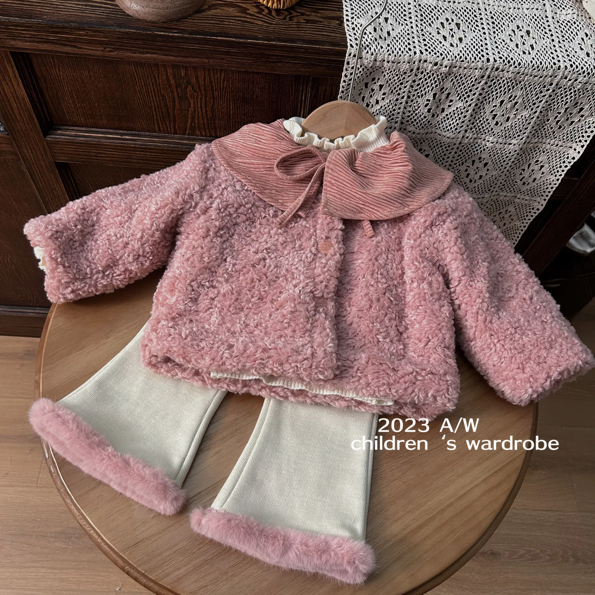 Girls' Thickened Set 2024 New Korean Version Children's Clothing Baby Winter Hairy Coat Clothes Pants Two Piece Set
Girls' Thickened Set 2024 New Korean Version Children's Clothing Baby Winter Hairy Coat Clothes Pants Two Piece Set