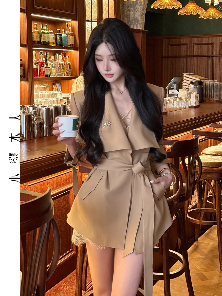 Elegant Short Stylish Belted Women's Jacket Lightweight Luxury Slimming Spring Fashion Outerwear Polyester Fiber High Waist
Elegant Short Stylish Belted Women's Jacket Lightweight Luxury Slimming Spring Fashion Outerwear Polyester Fiber High Waist