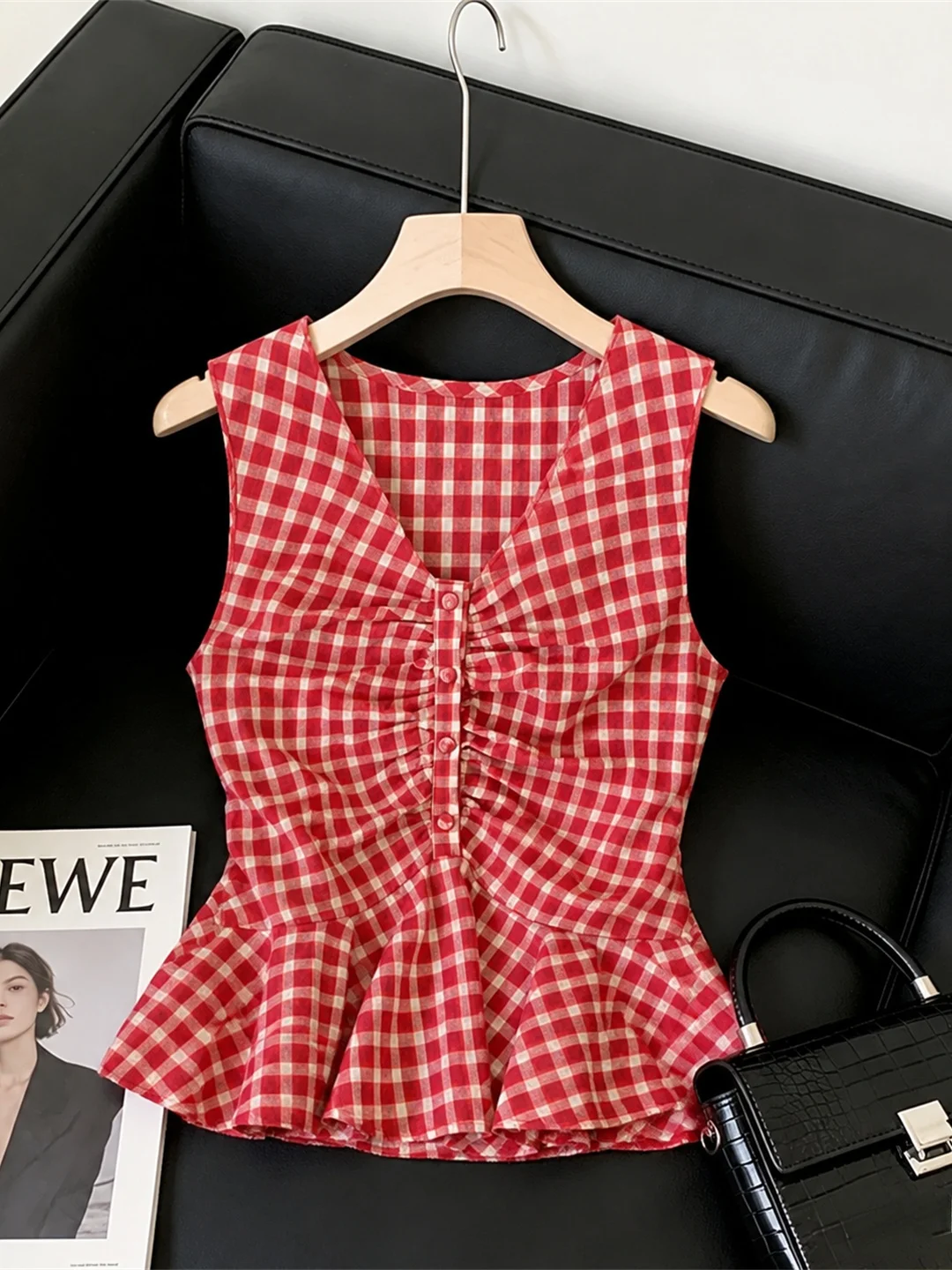 Retro Chic V-Neck Age-Defying Plaid Top Color Block Summer Sleeveless Vest Casual Shirt Korean Style Straight Cut Daily Wear
Retro Chic V-Neck Age-Defying Plaid Top Color Block Summer Sleeveless Vest Casual Shirt Korean Style Straight Cut Daily Wear