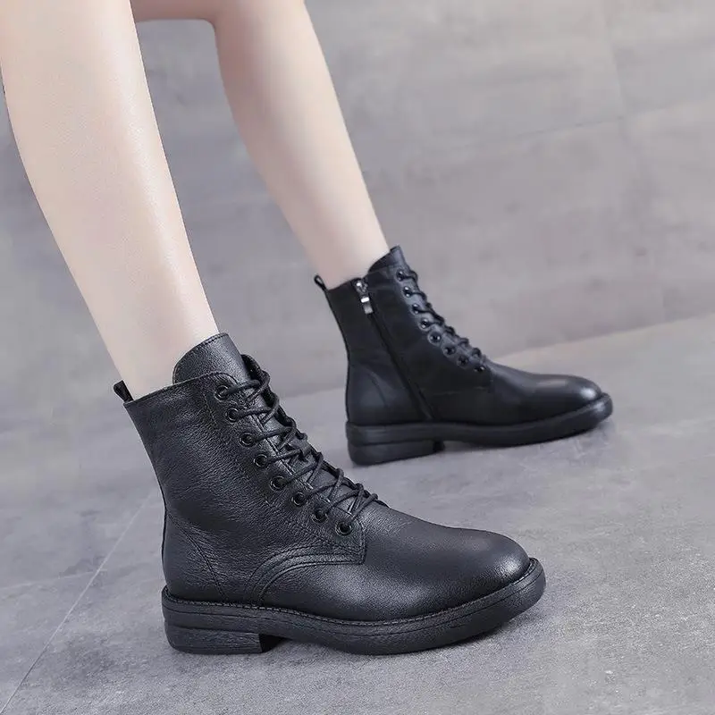 Casual Leather Boots Women's All-Match Thick Bottom Short Boots Autumn Winter New Style Cross Buckle Waterproof Platform
Casual Leather Boots Women's All-Match Thick Bottom Short Boots Autumn Winter New Style Cross Buckle Waterproof Platform