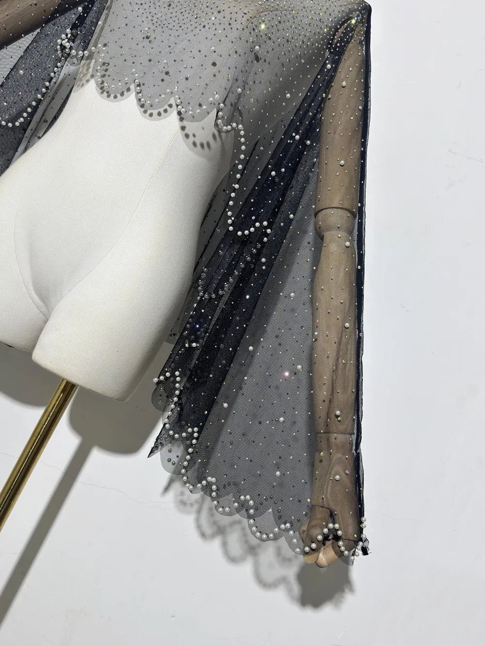 New Europe America Women Exquisite Pearls Bead Rhinestone Mesh Cape Party Poncho Diamond Scarf Shawl Streetwear Top
New Europe America Women Exquisite Pearls Bead Rhinestone Mesh Cape Party Poncho Diamond Scarf Shawl Streetwear Top