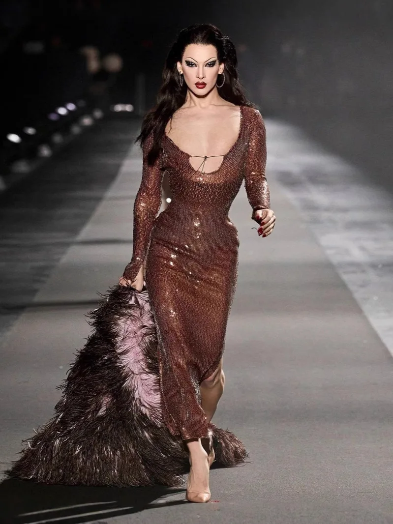 2024 New Women Celebrity Sexy Long Sleeve Low Cut Sequins Brown Mini Bandage Dress Knitted Elegant Evening Club Party Dress
2024 New Women Celebrity Sexy Long Sleeve Low Cut Sequins Brown Mini Bandage Dress Knitted Elegant Evening Club Party Dress