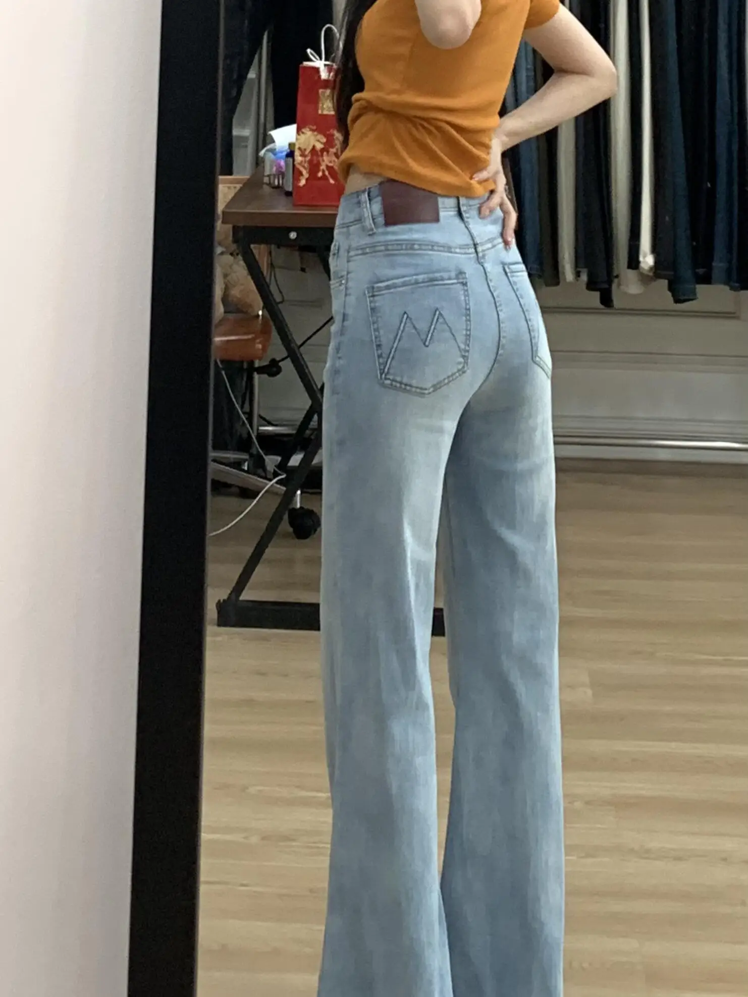 Y2K Light Blue Jeans Women Summer Non Stick Leg Slightly Flared High Waisted Versatile Hanging Wide Leg Flared Pants Trendy
Y2K Light Blue Jeans Women Summer Non Stick Leg Slightly Flared High Waisted Versatile Hanging Wide Leg Flared Pants Trendy