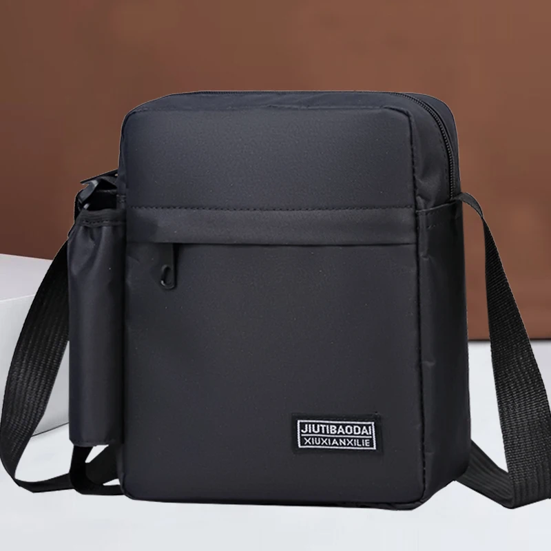 Сумка нейтрального стиля подходит для ежедневных поездок. Это модно, элегантно и простое, с одним плечевым ремнем.
Сумка нейтрального стиля подходит для ежедневных поездок. Это модно, элегантно и простое, с одним плечевым ремнем.