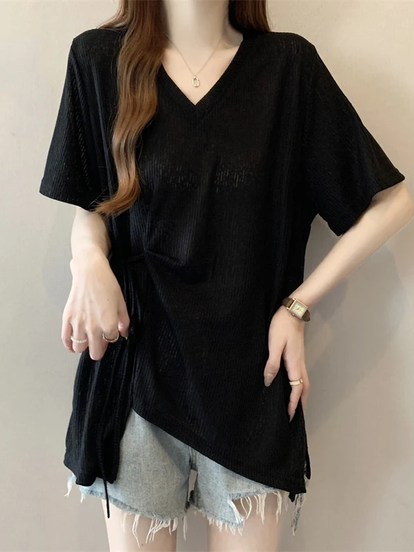 Textured Black V-Neck Short Sleeve T-Shirt Women's plus Size Irregular Waist-Cinched Mid-Length Top Korean Style Casual Wear
Textured Black V-Neck Short Sleeve T-Shirt Women's plus Size Irregular Waist-Cinched Mid-Length Top Korean Style Casual Wear