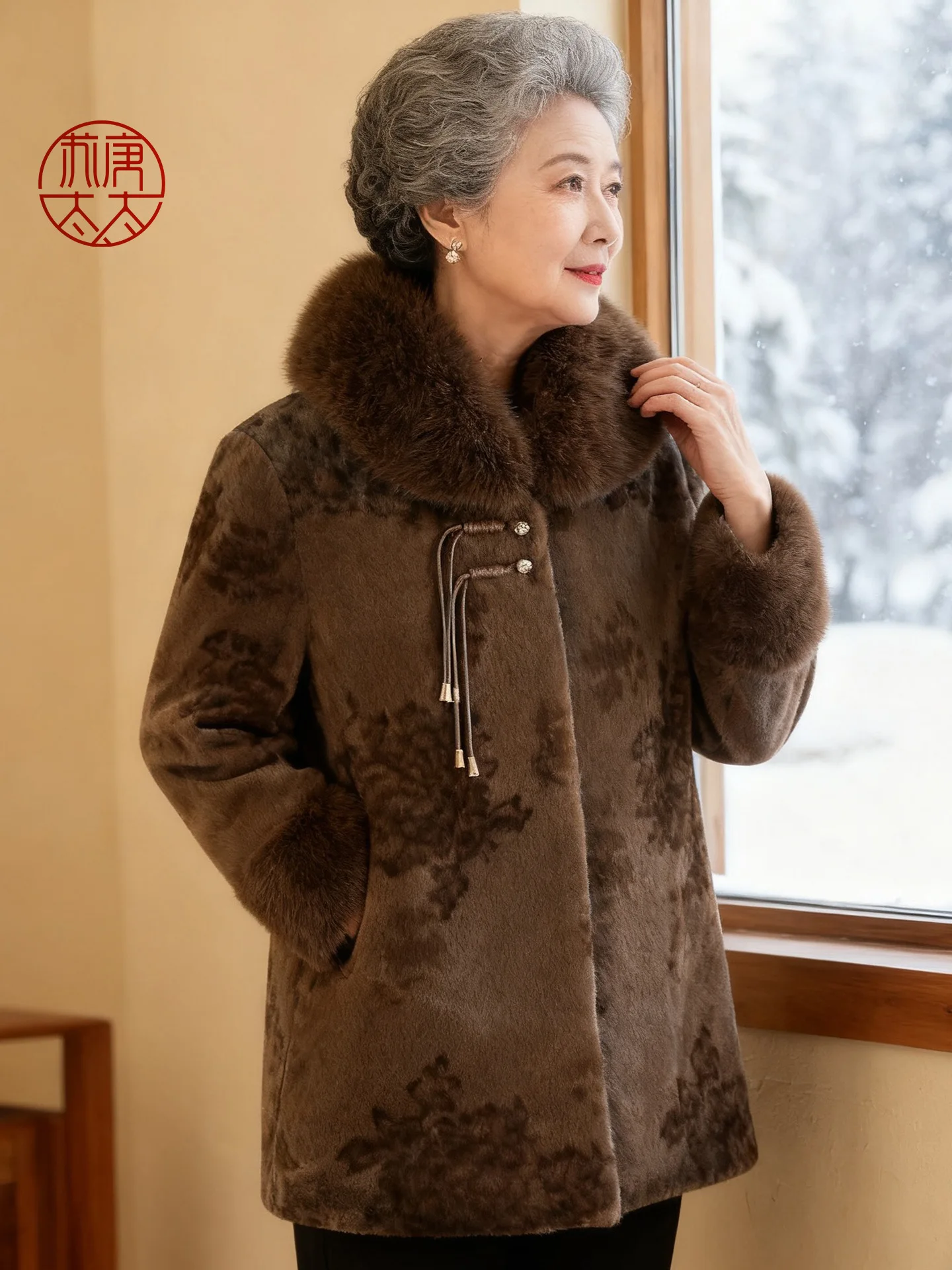 Пальто с меховым воротником для женщин среднего возраста, теплая зимняя верхняя одежда, стильное длинное пальто для мам
Пальто с меховым воротником для женщин среднего возраста, теплая зимняя верхняя одежда, стильное длинное пальто для мам