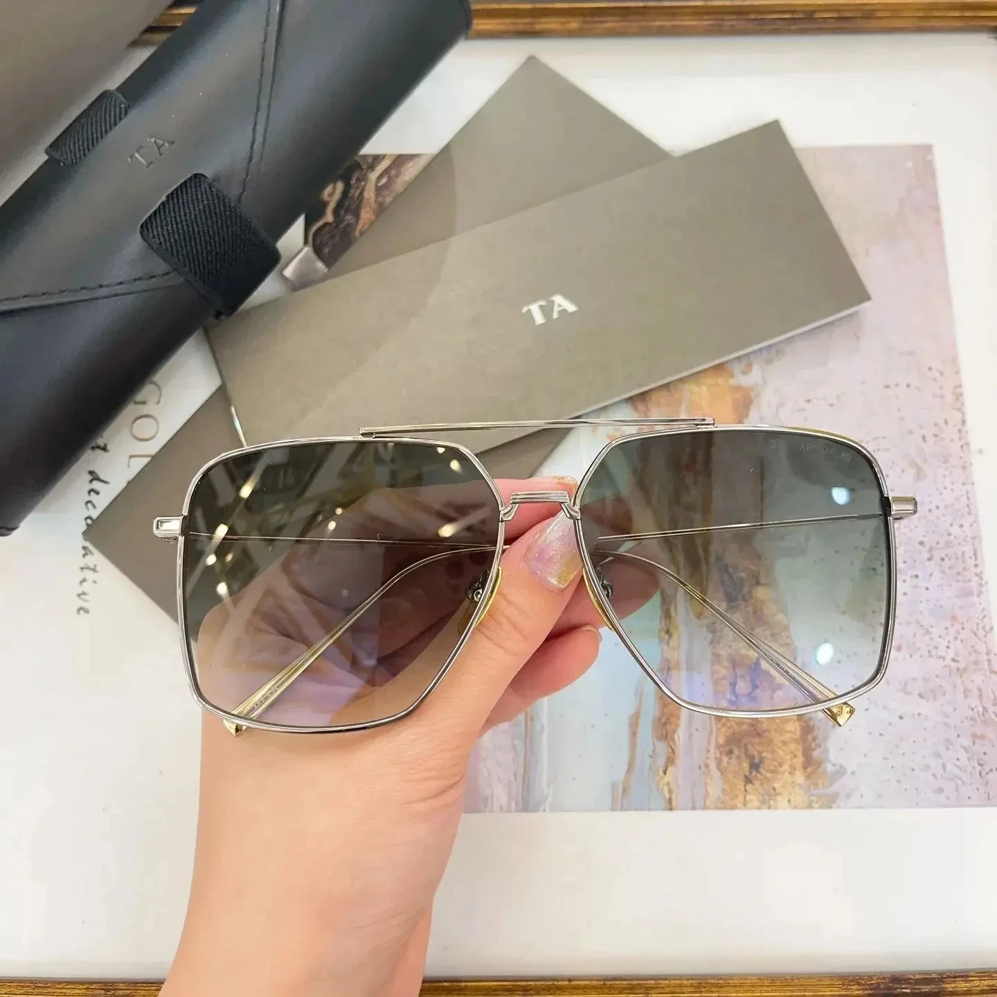 Authentic For DIYTA DT ARTOA.80 DTS162 Casual Classic Men Women Sun Glasses Premium Alloy Frame Male Couple Eyewear With Box
Authentic For DIYTA DT ARTOA.80 DTS162 Casual Classic Men Women Sun Glasses Premium Alloy Frame Male Couple Eyewear With Box