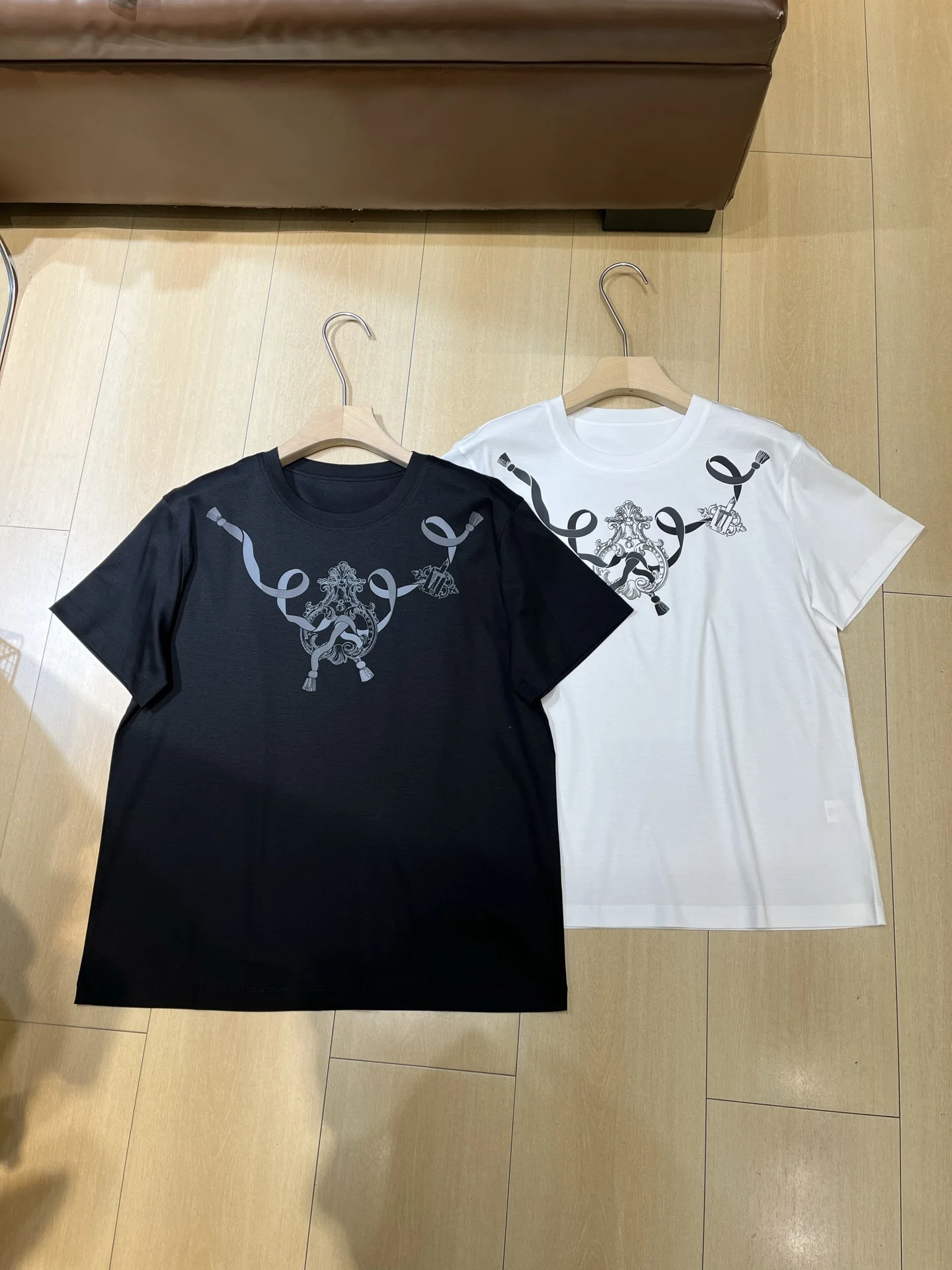 Retro Floral Print round Neck Short Sleeve T-Shirt Loose Fit Casual Top for Women Spring Summer Fashionable Cotton Tee
Retro Floral Print round Neck Short Sleeve T-Shirt Loose Fit Casual Top for Women Spring Summer Fashionable Cotton Tee