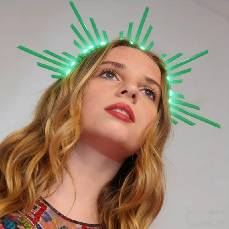 Светящаяся повязка на голову в виде священного ореола солнца, золотая тиара со светодиодами и шипами, идеально подходит для свадеб, готических вечеринок и костюмов для косплея.
Светящаяся повязка на голову в виде священного ореола солнца, золотая тиара со светодиодами и шипами, идеально подходит для свадеб, готических вечеринок и костюмов для косплея.