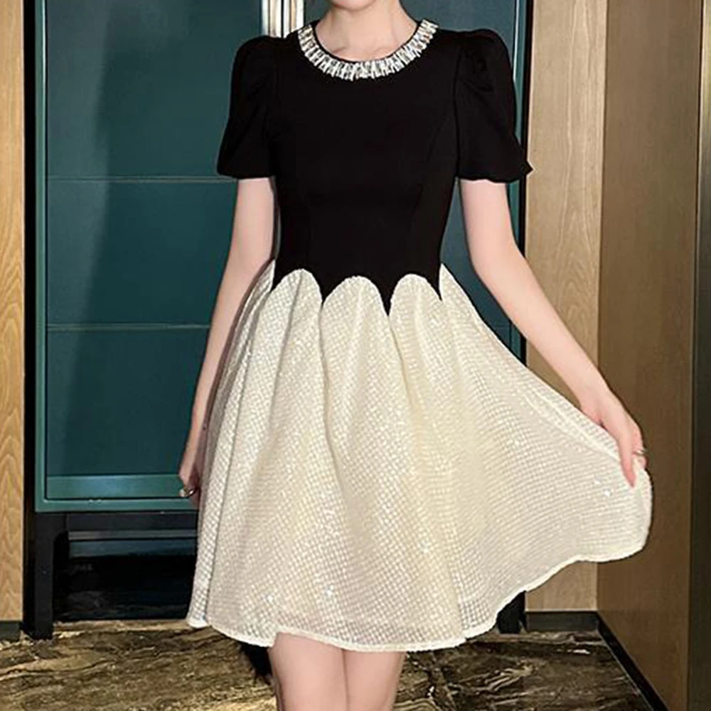 2025 noble and thin temperament light luxury fashion French celebrity banquet color matching pleated elegant simple dress summer
2025 noble and thin temperament light luxury fashion French celebrity banquet color matching pleated elegant simple dress summer