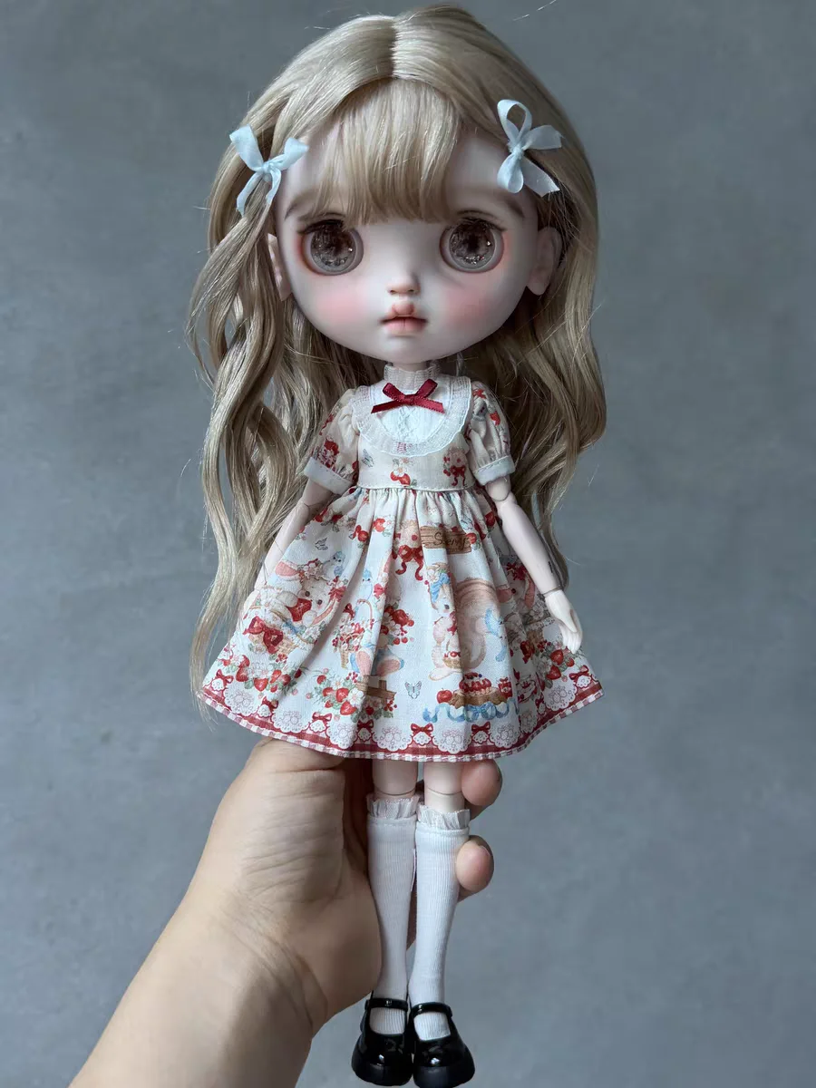 Blythe doll dress red/white handle picture short sleeved dress or dark blue navy style dress 19 joints can be worn azone
Blythe doll dress red/white handle picture short sleeved dress or dark blue navy style dress 19 joints can be worn azone